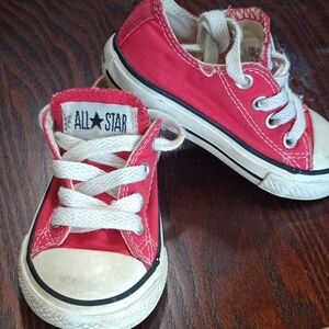 Converse Infants All Star  Red and White Sneakers Size 5.Good condition
